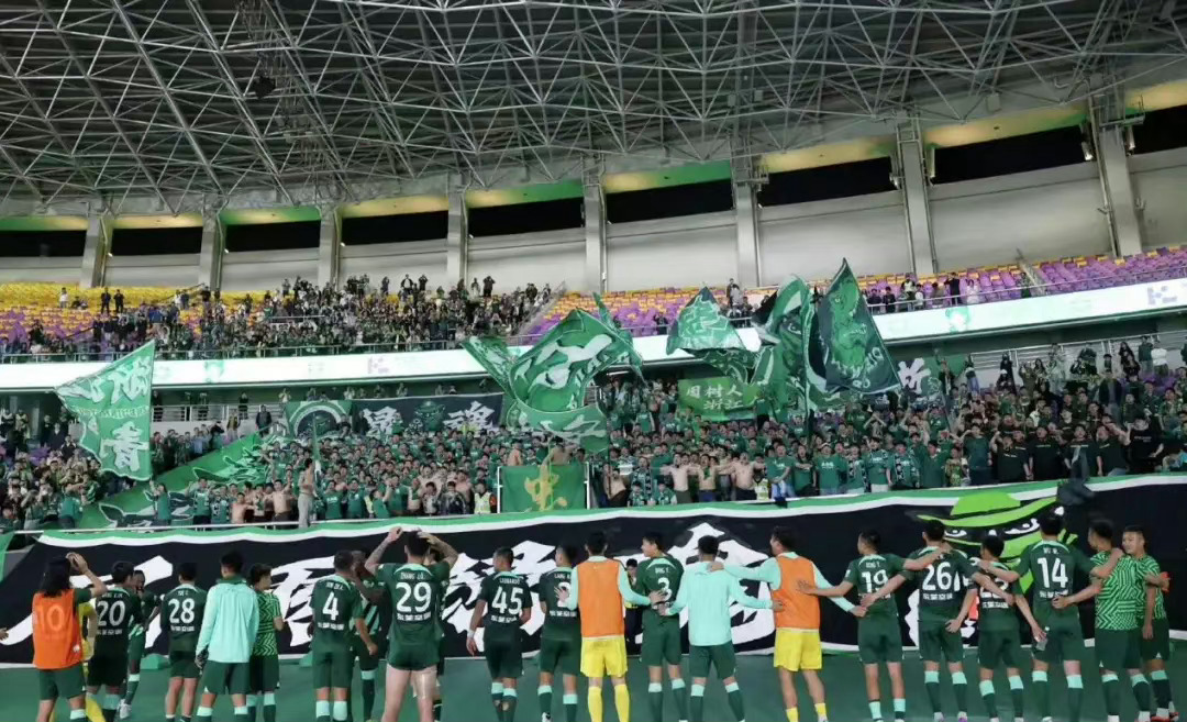 BTi体育-杜塞尔多夫队众志成城，努力争取比赛胜利